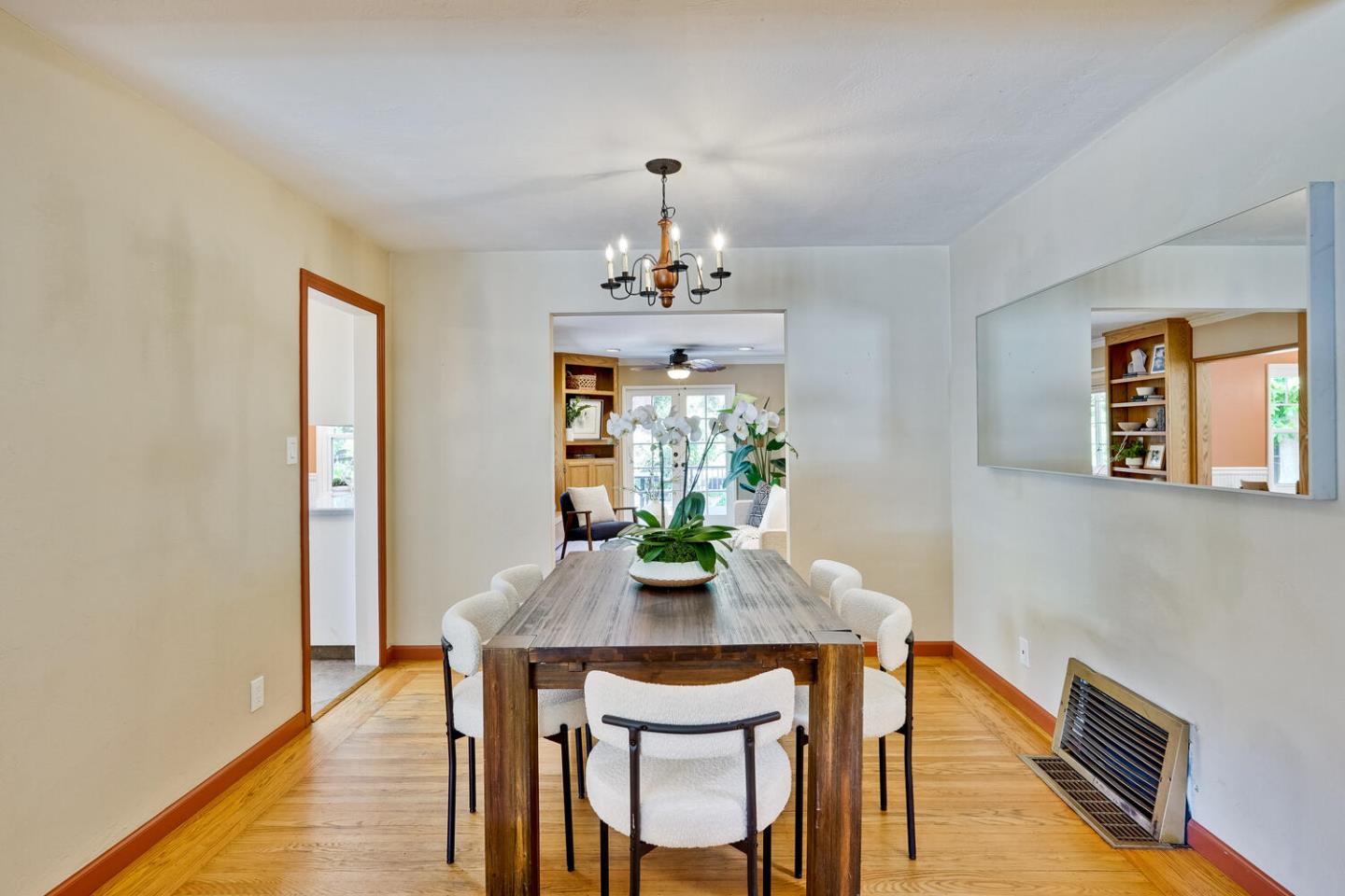 Detail Gallery Image 3 of 26 For 18640 Sandy Rd, Castro Valley,  CA 94546 - 3 Beds | 2 Baths