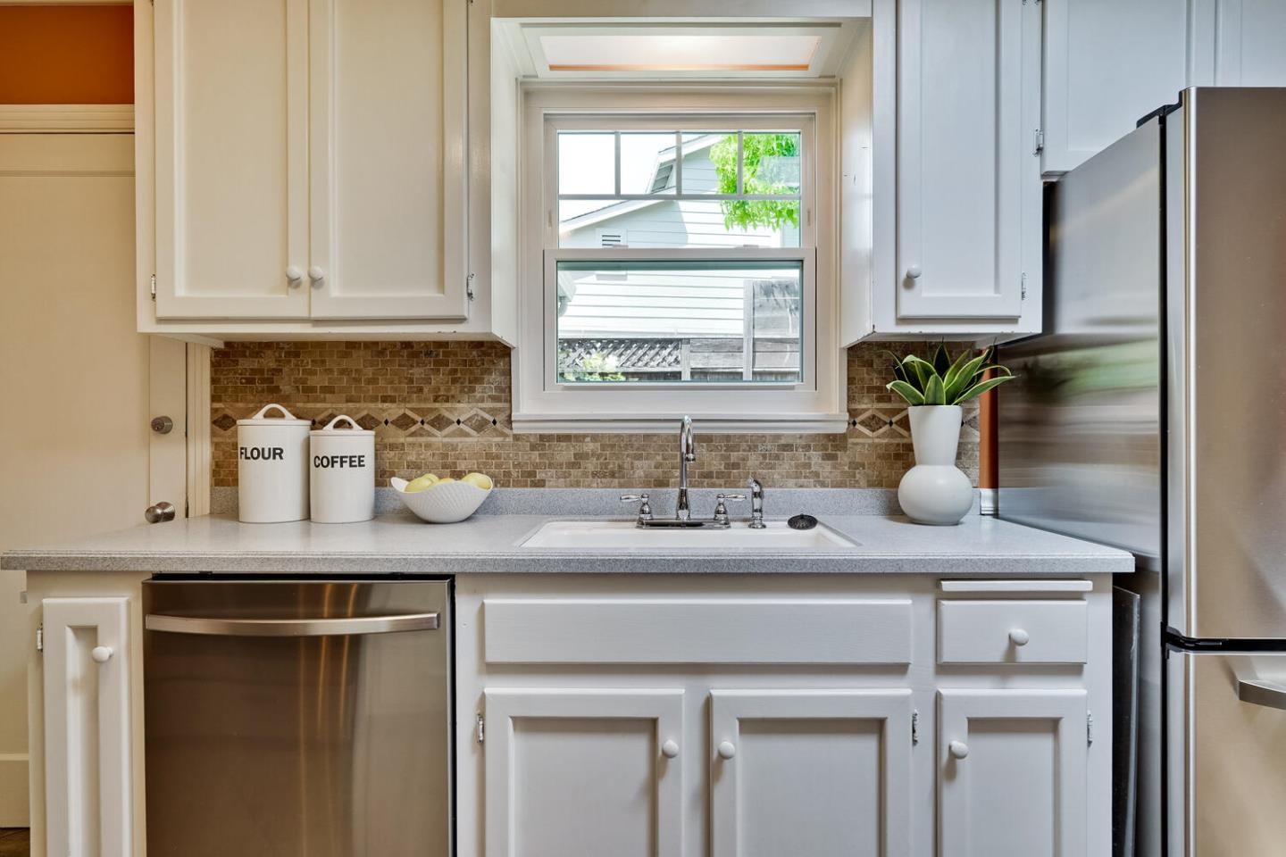 Detail Gallery Image 7 of 26 For 18640 Sandy Rd, Castro Valley,  CA 94546 - 3 Beds | 2 Baths