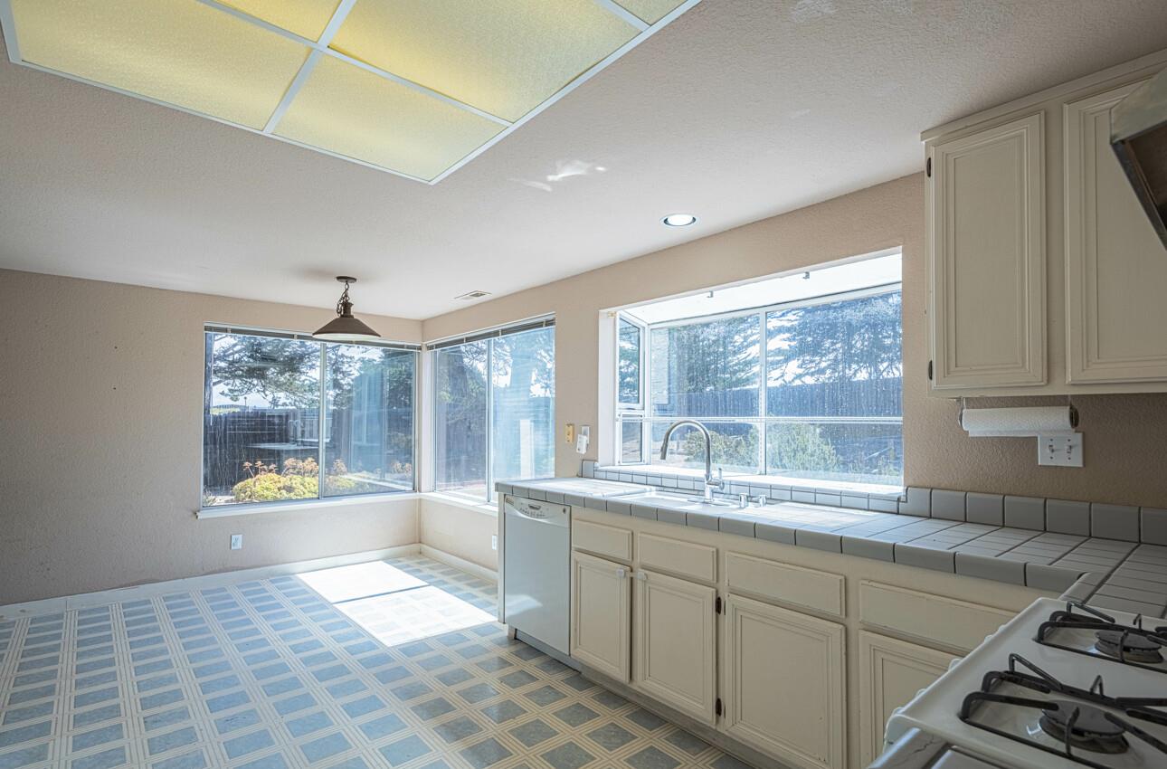 Detail Gallery Image 4 of 44 For 337 Quebrada Del Mar Rd, Marina,  CA 93933 - 4 Beds | 2/1 Baths