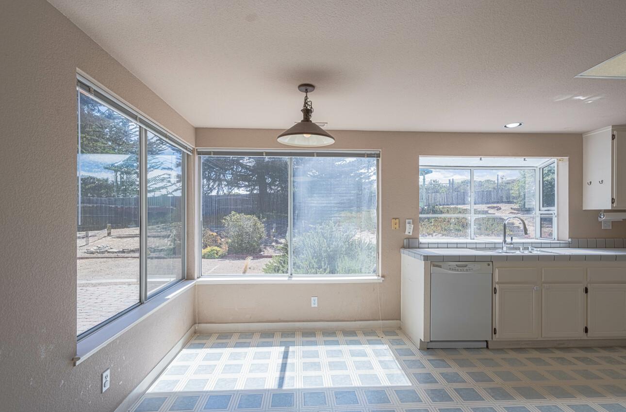 Detail Gallery Image 5 of 44 For 337 Quebrada Del Mar Rd, Marina,  CA 93933 - 4 Beds | 2/1 Baths