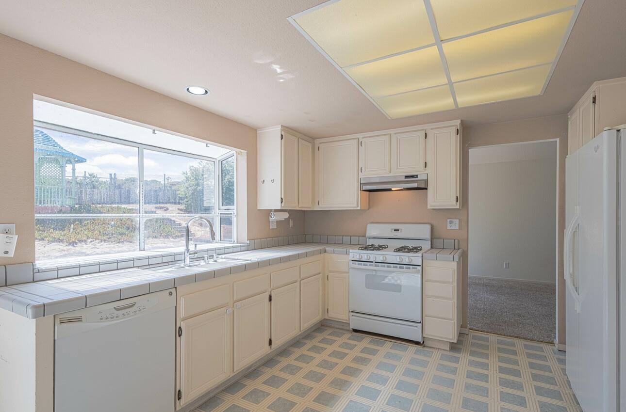 Detail Gallery Image 8 of 44 For 337 Quebrada Del Mar Rd, Marina,  CA 93933 - 4 Beds | 2/1 Baths