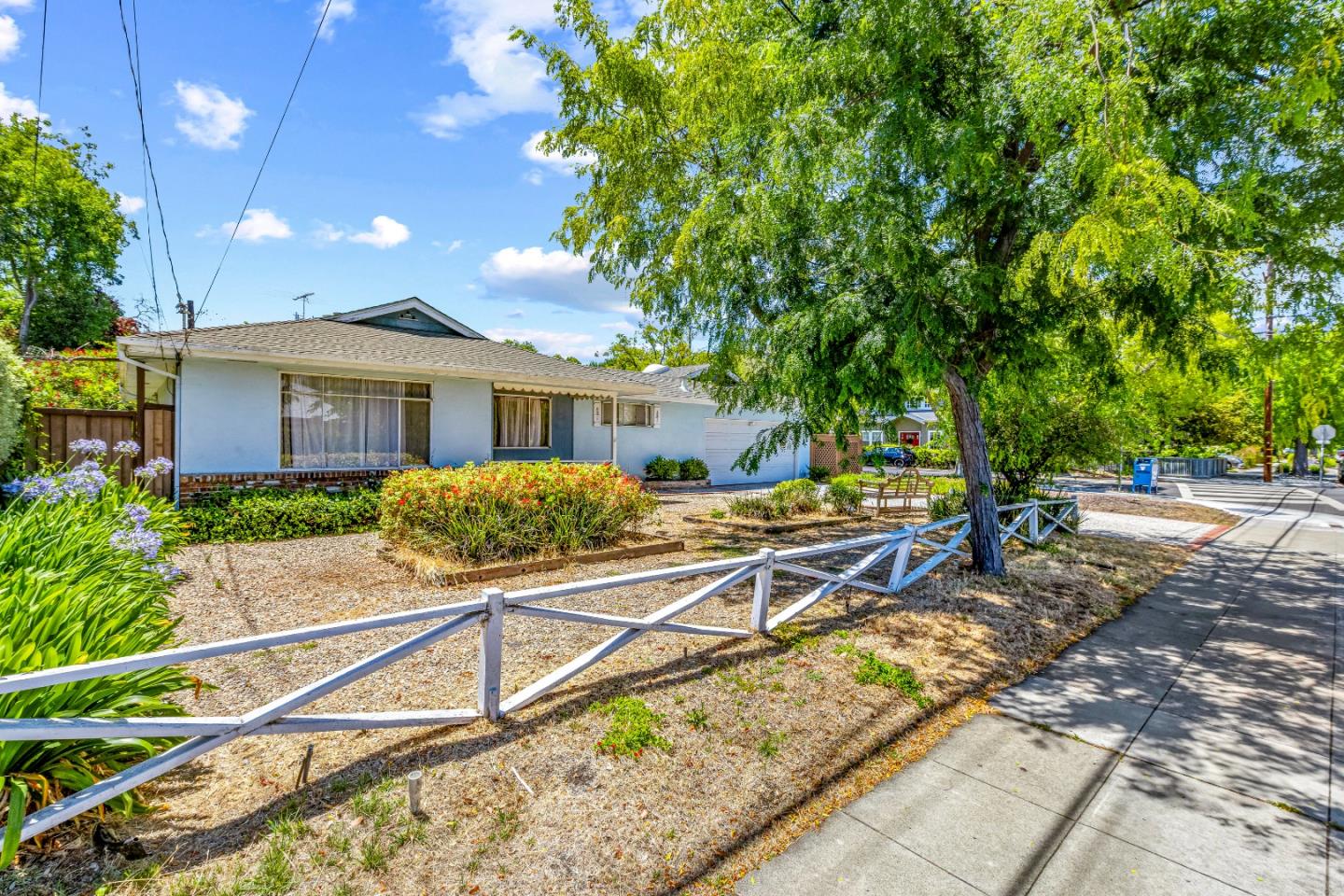 Detail Gallery Image 5 of 39 For 3160 Waverley Street, Palo Alto,  CA 94306 - 3 Beds | 2 Baths