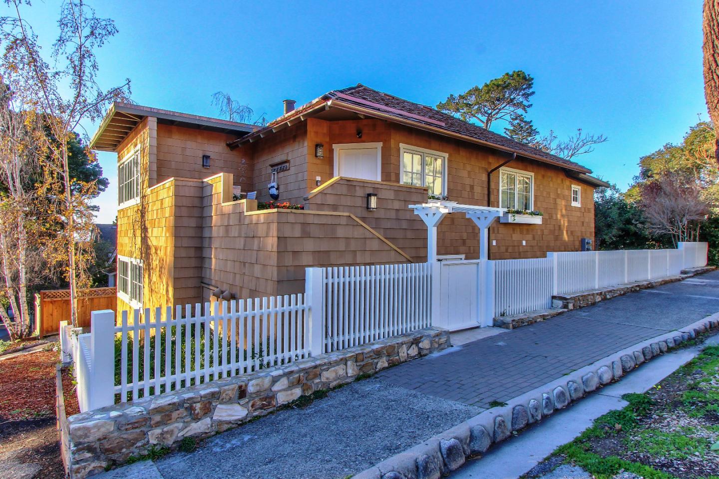 Detail Gallery Image 1 of 28 For 3761 3761 Monte Verde St, Carmel,  CA 93921 - 2 Beds | 2 Baths