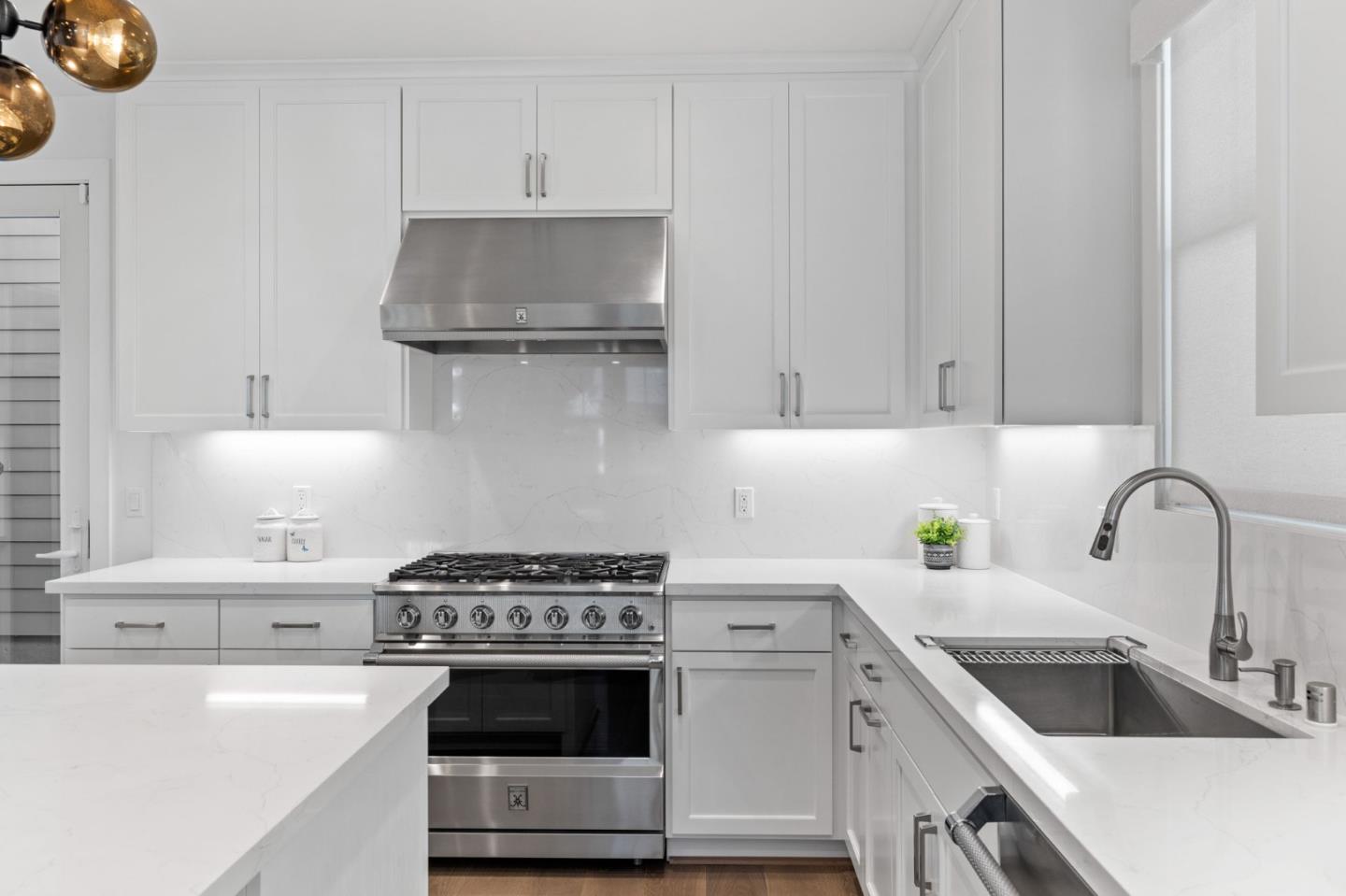 Detail Gallery Image 10 of 36 For 18855 Montalvo Oaks Cir, Monte Sereno,  CA 95030 - 3 Beds | 2/1 Baths