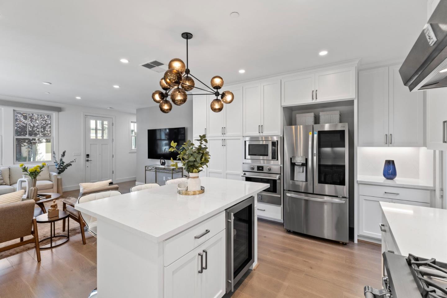 Detail Gallery Image 13 of 36 For 18855 Montalvo Oaks Cir, Monte Sereno,  CA 95030 - 3 Beds | 2/1 Baths