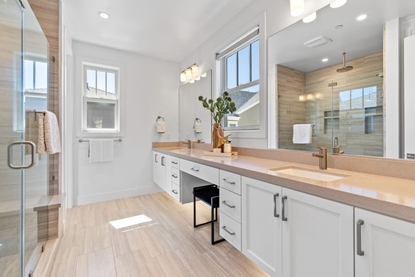 Detail Gallery Image 17 of 36 For 18855 Montalvo Oaks Cir, Monte Sereno,  CA 95030 - 3 Beds | 2/1 Baths