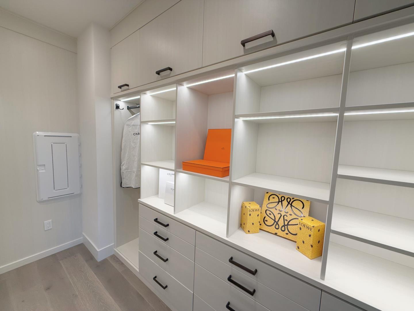 Detail Gallery Image 19 of 36 For 18855 Montalvo Oaks Cir, Monte Sereno,  CA 95030 - 3 Beds | 2/1 Baths
