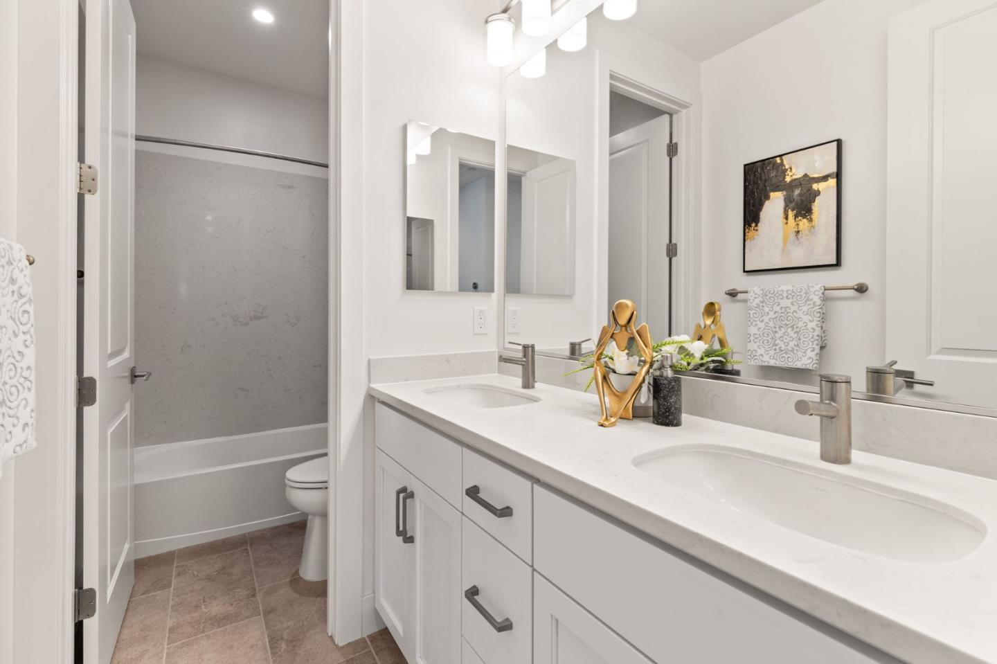 Detail Gallery Image 24 of 36 For 18855 Montalvo Oaks Cir, Monte Sereno,  CA 95030 - 3 Beds | 2/1 Baths