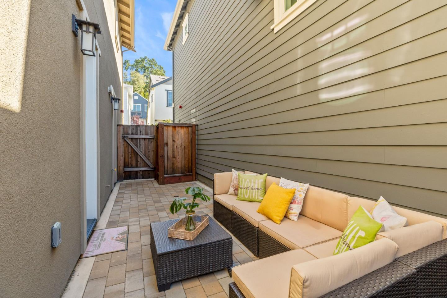 Detail Gallery Image 27 of 36 For 18855 Montalvo Oaks Cir, Monte Sereno,  CA 95030 - 3 Beds | 2/1 Baths