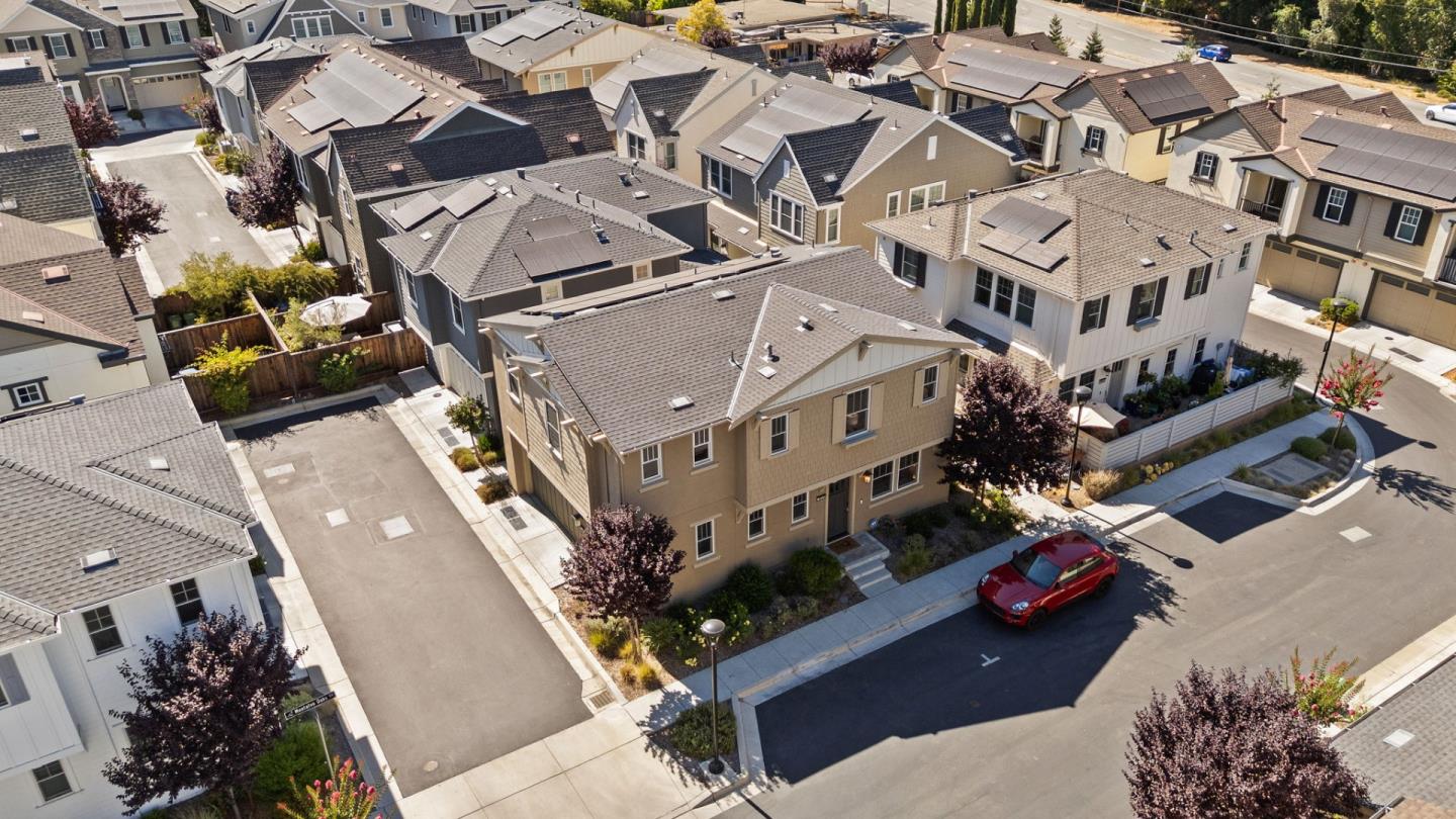 Detail Gallery Image 33 of 36 For 18855 Montalvo Oaks Cir, Monte Sereno,  CA 95030 - 3 Beds | 2/1 Baths