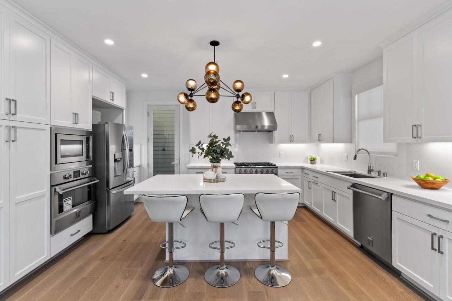 Detail Gallery Image 9 of 36 For 18855 Montalvo Oaks Cir, Monte Sereno,  CA 95030 - 3 Beds | 2/1 Baths