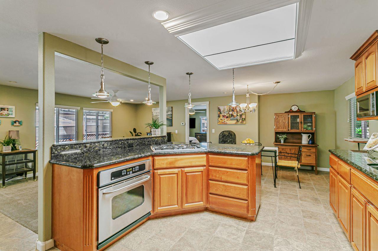Detail Gallery Image 3 of 45 For 142 Nut Tree Lane #142,  Morgan Hill,  CA 95037 - 3 Beds | 2 Baths