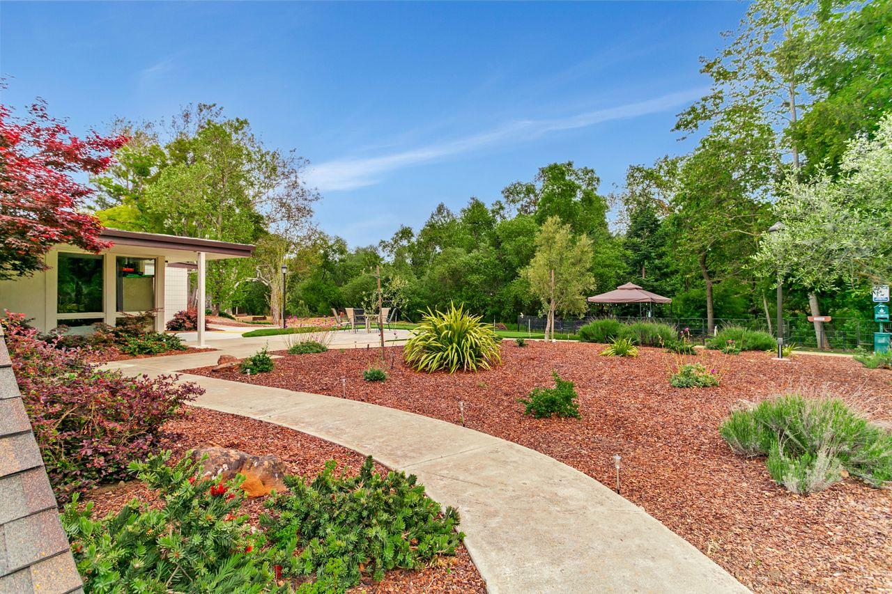 Detail Gallery Image 38 of 45 For 142 Nut Tree Lane #142,  Morgan Hill,  CA 95037 - 3 Beds | 2 Baths