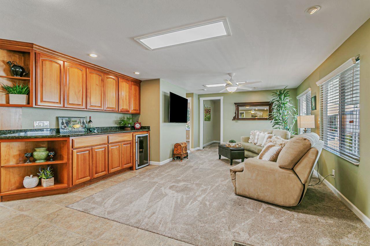 Detail Gallery Image 4 of 45 For 142 Nut Tree Lane #142,  Morgan Hill,  CA 95037 - 3 Beds | 2 Baths