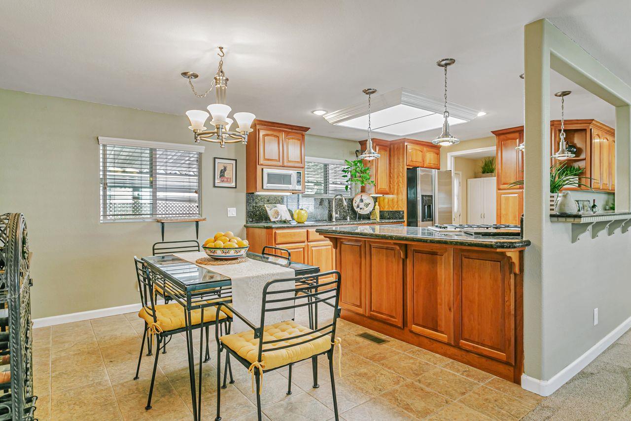 Detail Gallery Image 5 of 45 For 142 Nut Tree Lane #142,  Morgan Hill,  CA 95037 - 3 Beds | 2 Baths