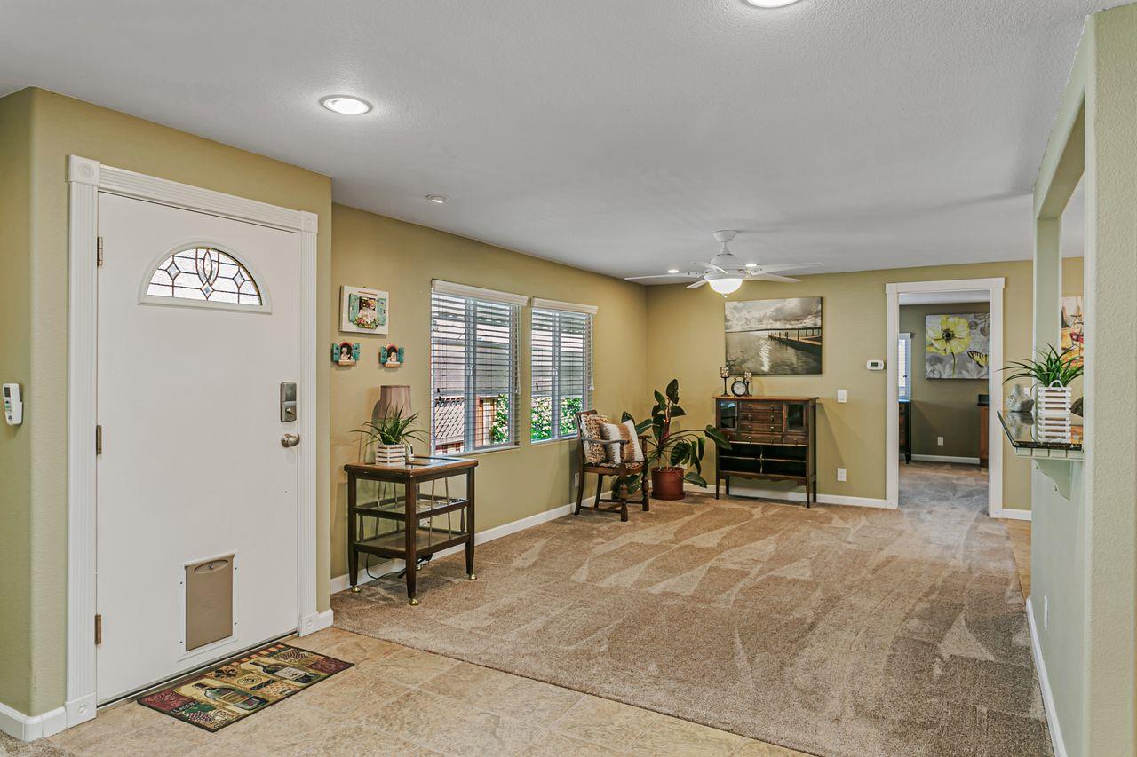 Detail Gallery Image 8 of 45 For 142 Nut Tree Lane #142,  Morgan Hill,  CA 95037 - 3 Beds | 2 Baths