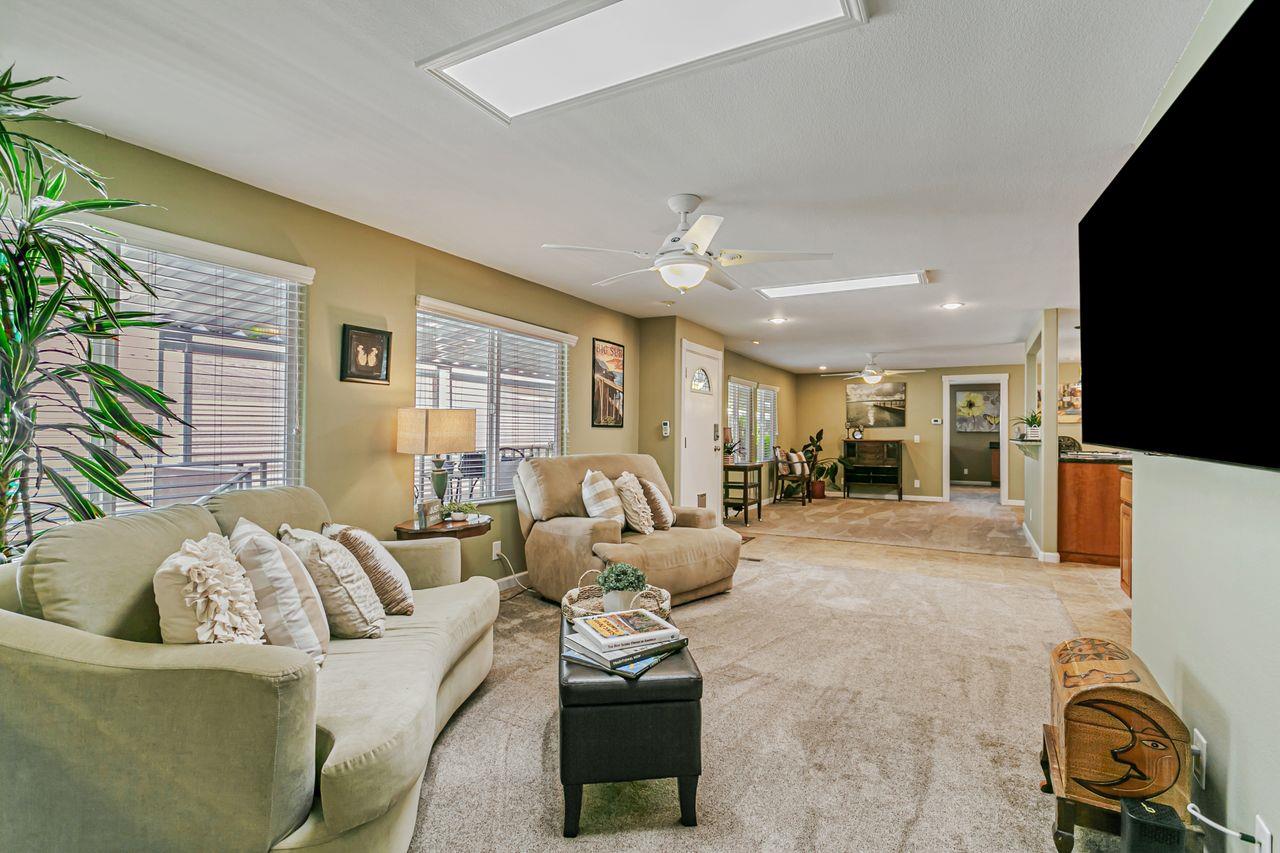 Detail Gallery Image 9 of 45 For 142 Nut Tree Lane #142,  Morgan Hill,  CA 95037 - 3 Beds | 2 Baths