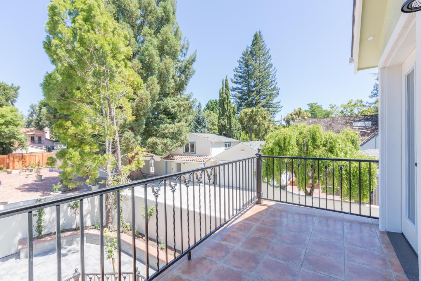 Detail Gallery Image 10 of 19 For 235 Seale Ave, Palo Alto,  CA 94301 - 4 Beds | 3 Baths