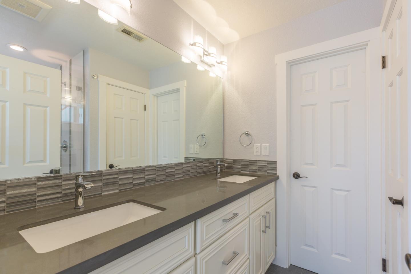 Detail Gallery Image 11 of 19 For 235 Seale Ave, Palo Alto,  CA 94301 - 4 Beds | 3 Baths