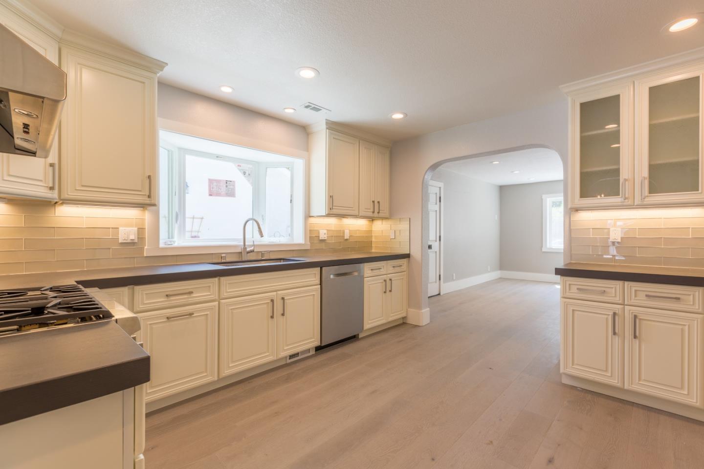 Detail Gallery Image 4 of 19 For 235 Seale Ave, Palo Alto,  CA 94301 - 4 Beds | 3 Baths