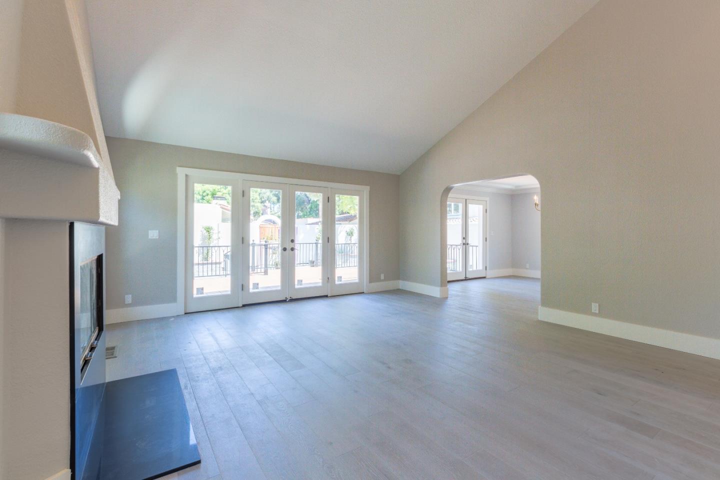 Detail Gallery Image 7 of 19 For 235 Seale Ave, Palo Alto,  CA 94301 - 4 Beds | 3 Baths