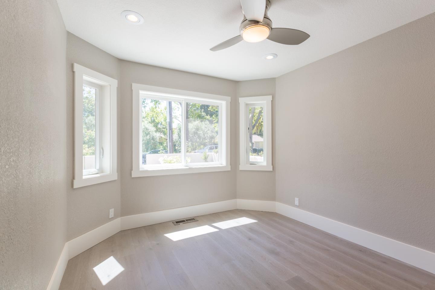 Detail Gallery Image 8 of 19 For 235 Seale Ave, Palo Alto,  CA 94301 - 4 Beds | 3 Baths