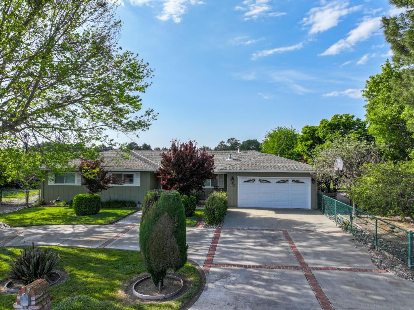 Detail Gallery Image 1 of 46 For 1355 King George Ct, San Martin,  CA 95046 - 3 Beds | 2 Baths