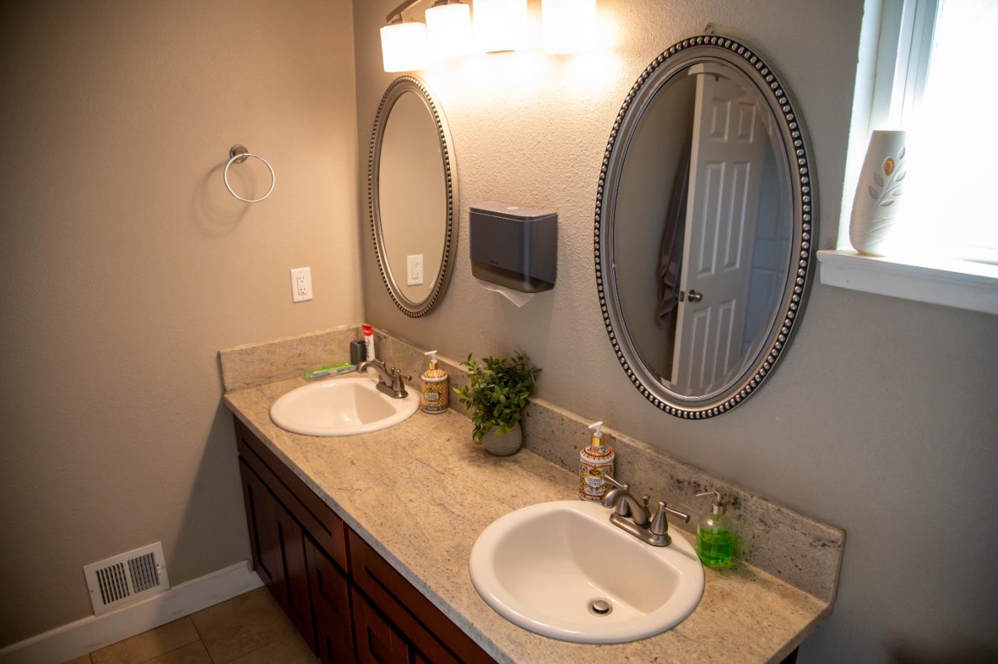 Detail Gallery Image 23 of 46 For 1355 King George Ct, San Martin,  CA 95046 - 3 Beds | 2 Baths