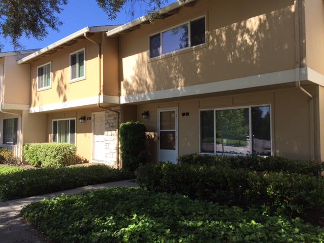 Detail Gallery Image 1 of 30 For 3 Comstock Queen Ct, Mountain View,  CA 94043 - 3 Beds | 2/1 Baths