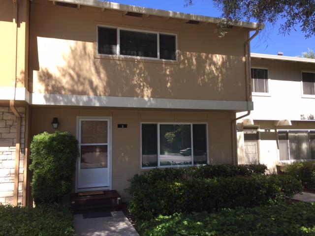 Detail Gallery Image 2 of 30 For 3 Comstock Queen Ct, Mountain View,  CA 94043 - 3 Beds | 2/1 Baths