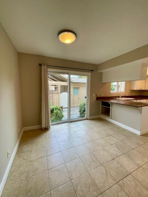 Detail Gallery Image 8 of 30 For 3 Comstock Queen Ct, Mountain View,  CA 94043 - 3 Beds | 2/1 Baths