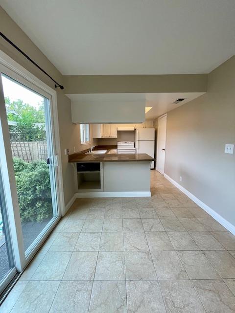 Detail Gallery Image 9 of 30 For 3 Comstock Queen Ct, Mountain View,  CA 94043 - 3 Beds | 2/1 Baths