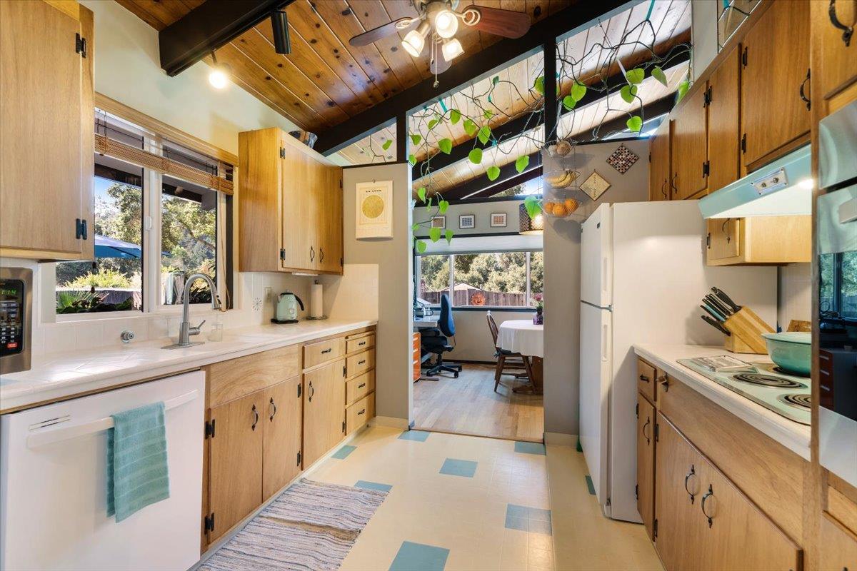 Detail Gallery Image 3 of 49 For 185 Woodston Way, Ben Lomond,  CA 95005 - 3 Beds | 1/1 Baths