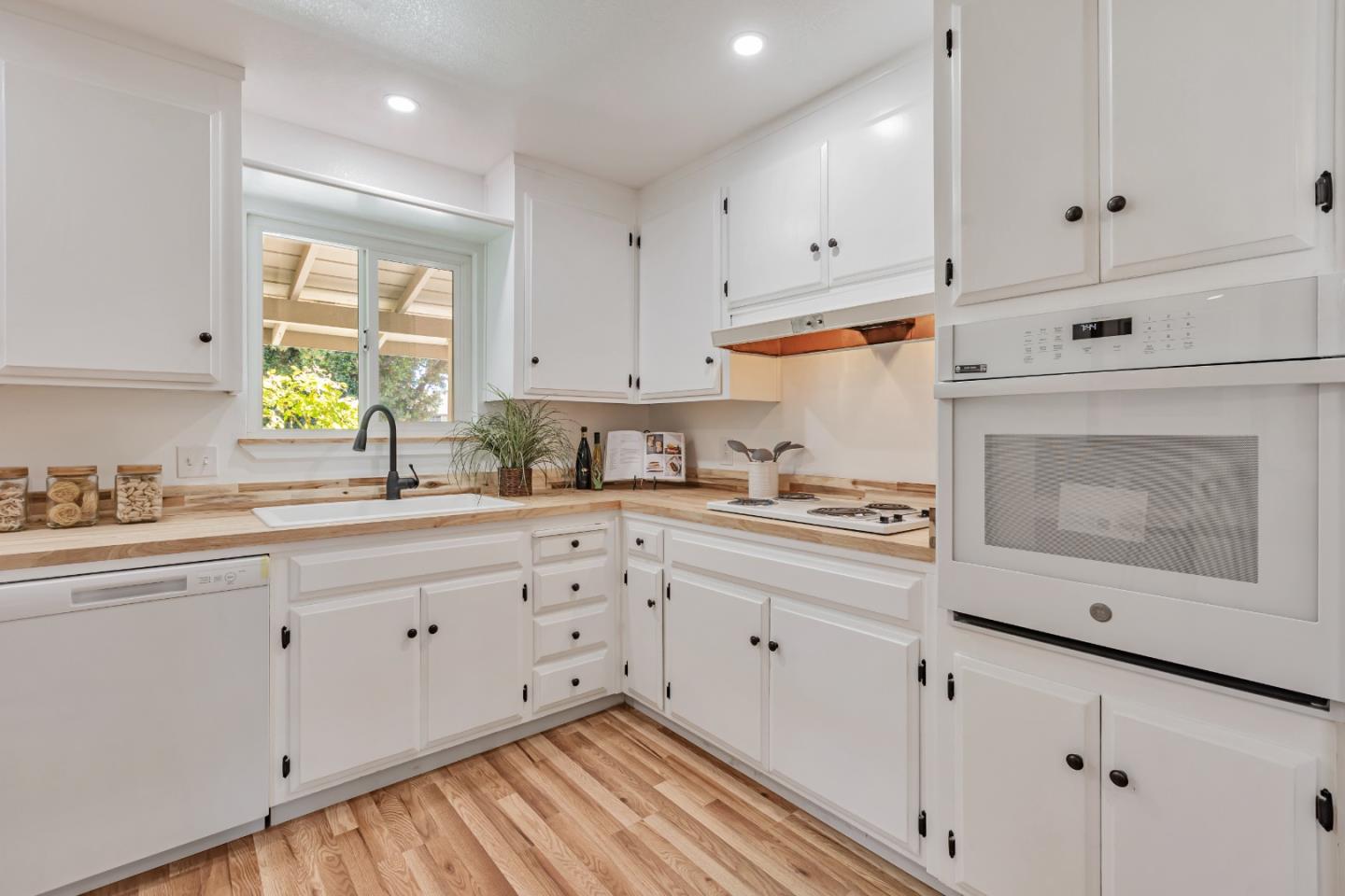 Detail Gallery Image 13 of 29 For 1363 Santa Fe Dr, San Jose,  CA 95118 - 3 Beds | 1/1 Baths