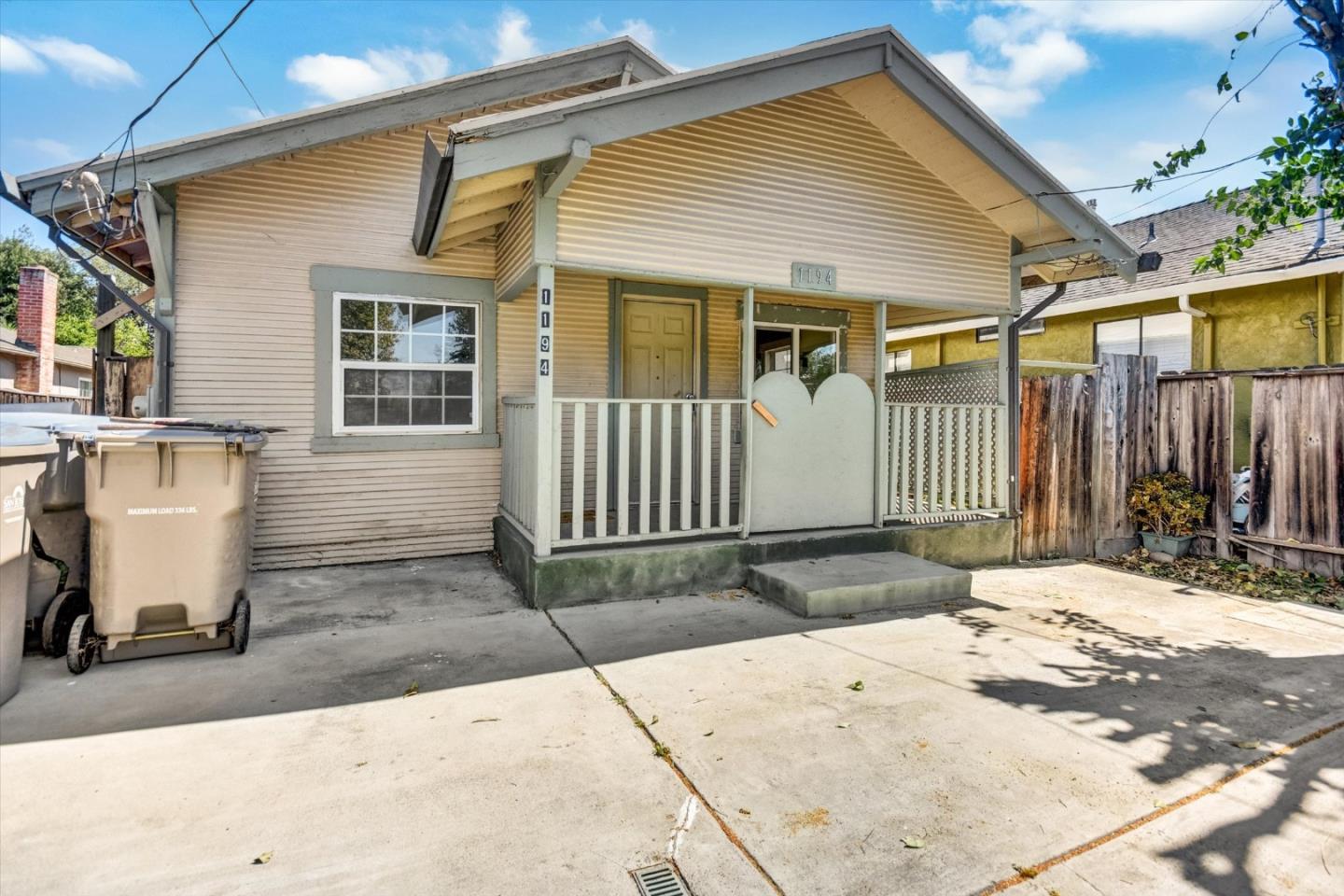 Detail Gallery Image 1 of 36 For 1194 Sherwood Ave, San Jose,  CA 95126 - 2 Beds | 1 Baths