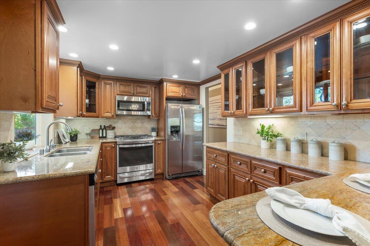 Detail Gallery Image 16 of 59 For 510 Sunnymount Ave, Sunnyvale,  CA 94087 - 4 Beds | 2/1 Baths