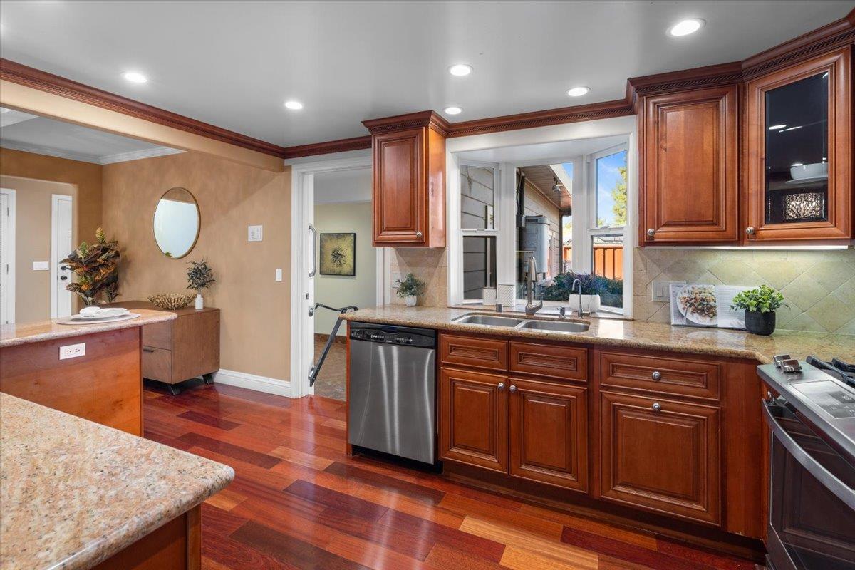 Detail Gallery Image 20 of 59 For 510 Sunnymount Ave, Sunnyvale,  CA 94087 - 4 Beds | 2/1 Baths