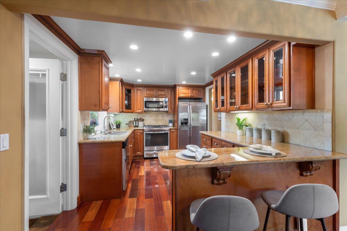Detail Gallery Image 21 of 59 For 510 Sunnymount Ave, Sunnyvale,  CA 94087 - 4 Beds | 2/1 Baths