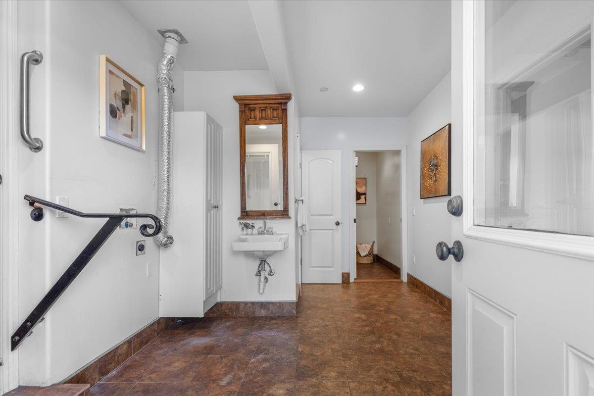 Detail Gallery Image 36 of 59 For 510 Sunnymount Ave, Sunnyvale,  CA 94087 - 4 Beds | 2/1 Baths