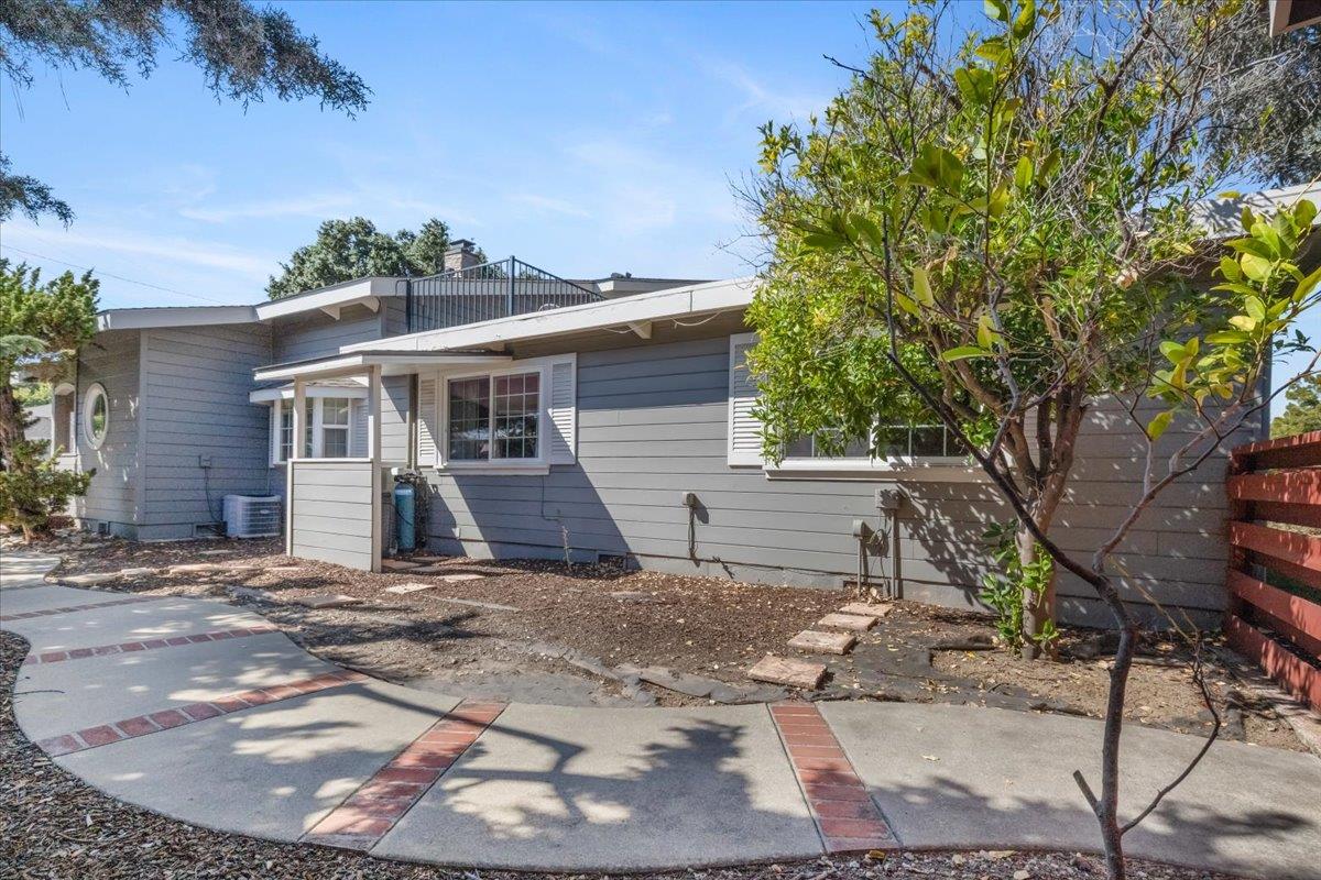 Detail Gallery Image 43 of 59 For 510 Sunnymount Ave, Sunnyvale,  CA 94087 - 4 Beds | 2/1 Baths