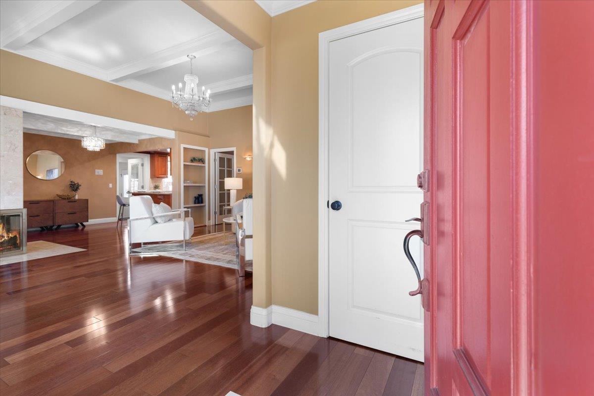 Detail Gallery Image 5 of 59 For 510 Sunnymount Ave, Sunnyvale,  CA 94087 - 4 Beds | 2/1 Baths