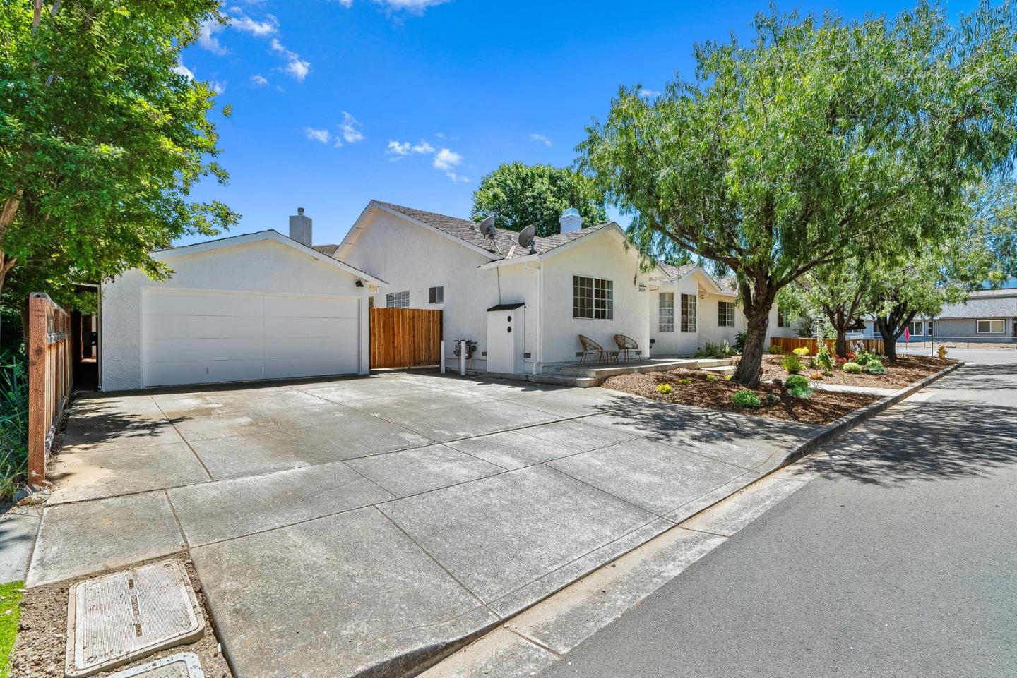 Detail Gallery Image 3 of 50 For 20730 Dunbar Dr, Cupertino,  CA 95014 - 5 Beds | 4 Baths