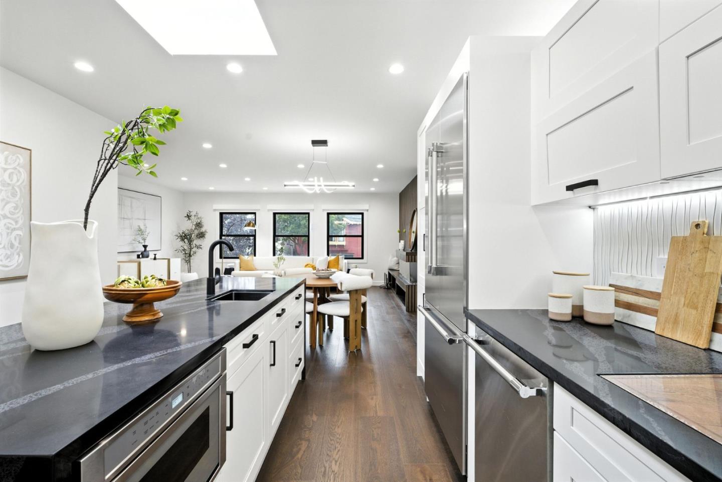 Detail Gallery Image 12 of 81 For 651 41st Ave, San Francisco,  CA 94121 - 5 Beds | 4 Baths