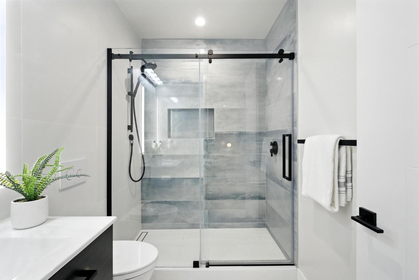Detail Gallery Image 40 of 81 For 651 41st Ave, San Francisco,  CA 94121 - 5 Beds | 4 Baths