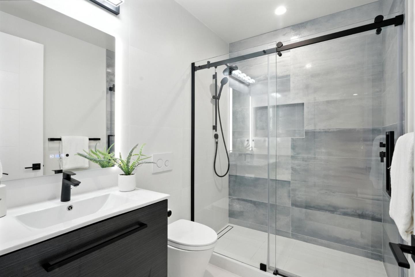 Detail Gallery Image 41 of 81 For 651 41st Ave, San Francisco,  CA 94121 - 5 Beds | 4 Baths