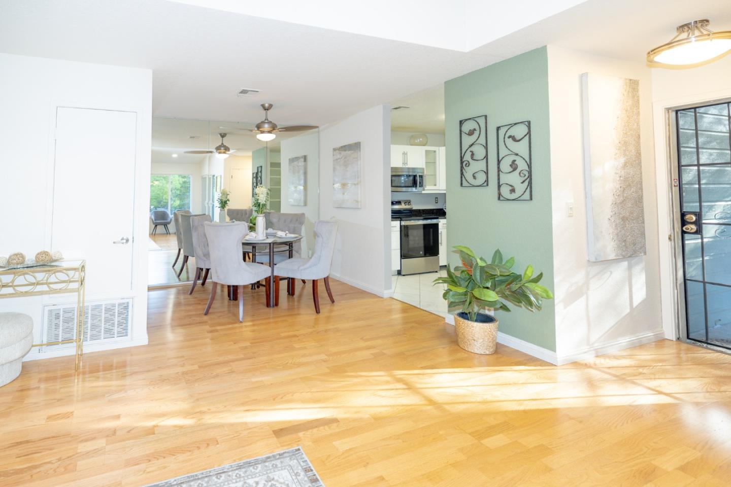 Detail Gallery Image 13 of 18 For 700 Canyon Oaks Dr #H,  Oakland,  CA 94605 - 1 Beds | 1 Baths