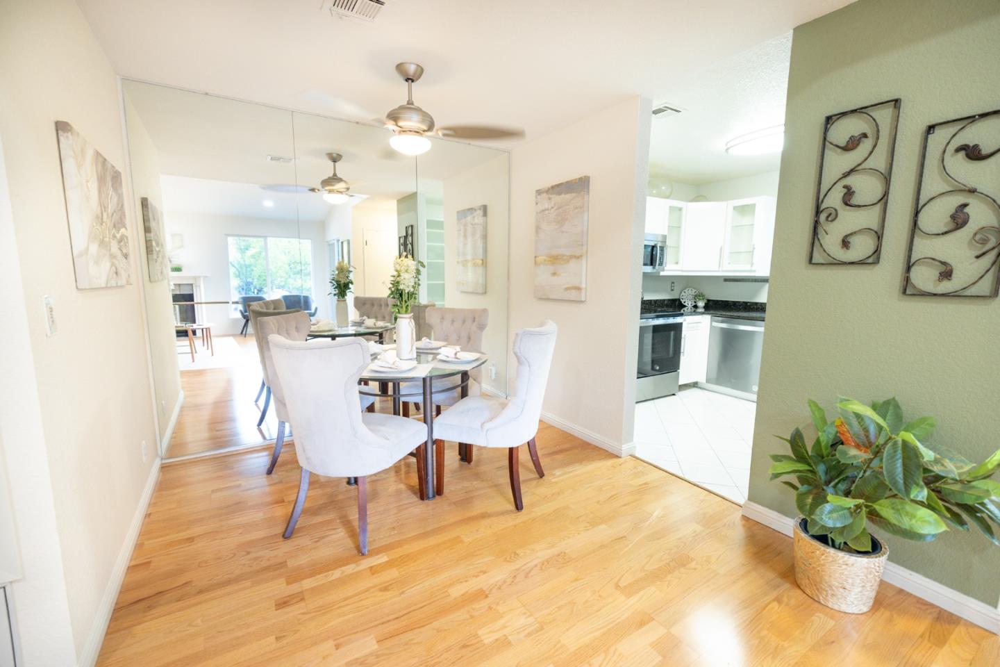 Detail Gallery Image 3 of 18 For 700 Canyon Oaks Dr #H,  Oakland,  CA 94605 - 1 Beds | 1 Baths