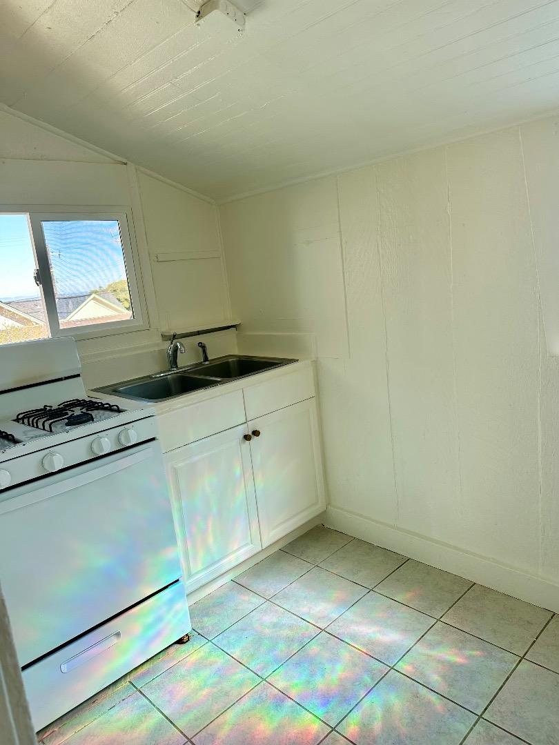 Detail Gallery Image 17 of 24 For 309 Congress Ave, Pacific Grove,  CA 93950 - 2 Beds | 1 Baths