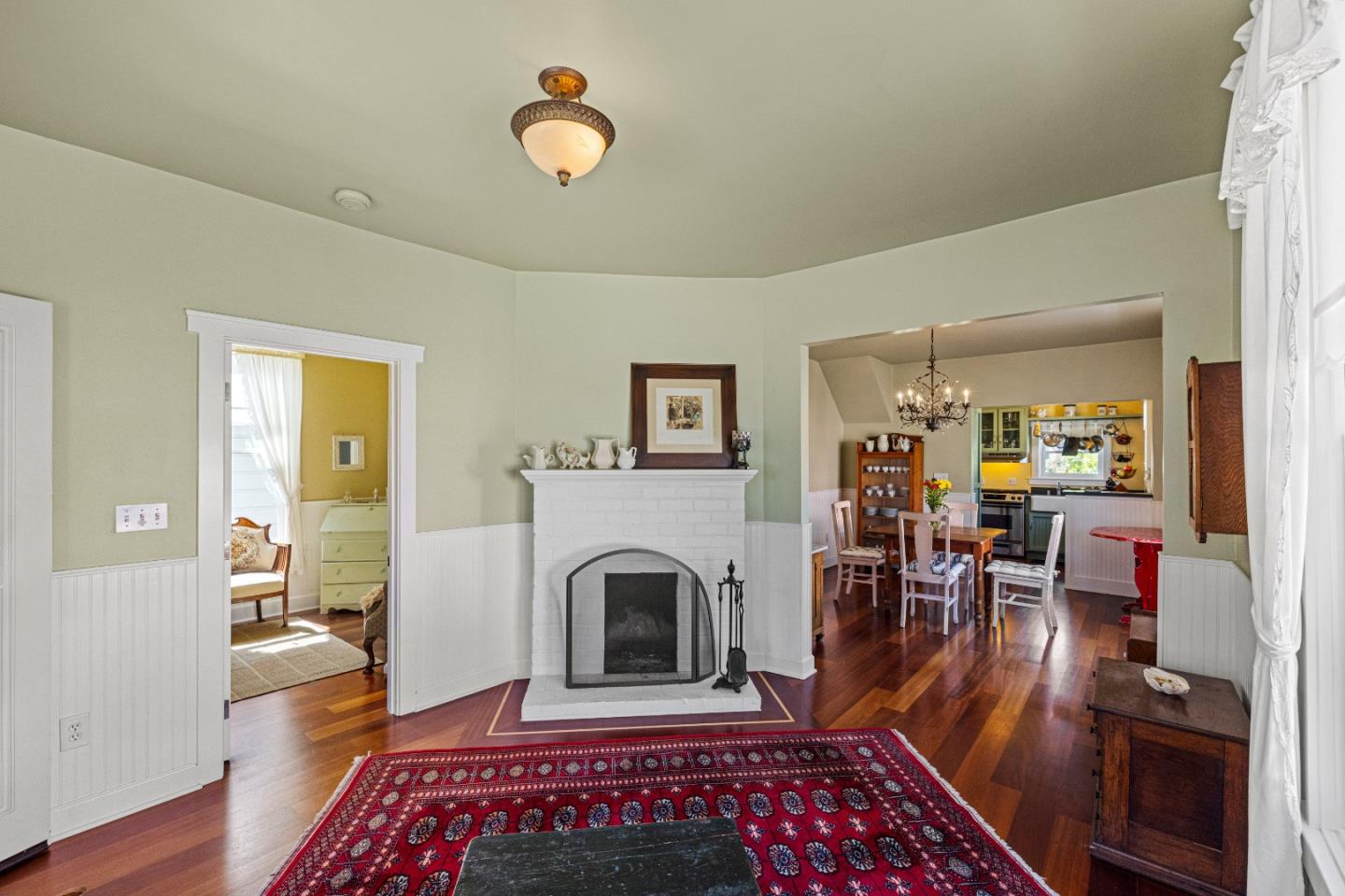 Detail Gallery Image 4 of 10 For 705 Union St, Pacific Grove,  CA 93950 - 3 Beds | 2 Baths