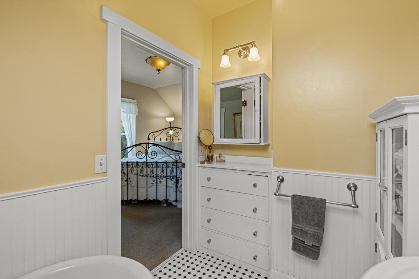 Detail Gallery Image 7 of 10 For 705 Union St, Pacific Grove,  CA 93950 - 3 Beds | 2 Baths